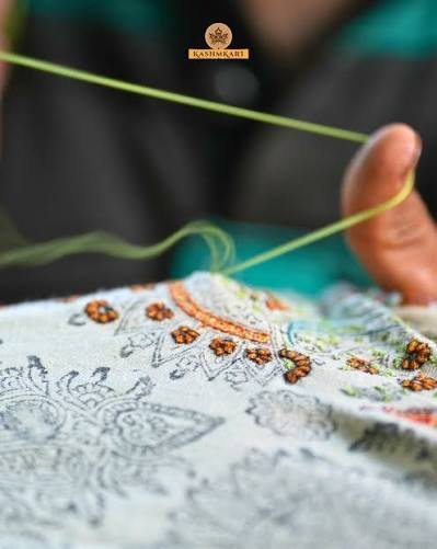history of Kashmiri Sozni embroidery - Hand embroidered Sozni Pashmina shawl with floral border